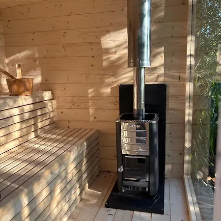 Casa de Férias Totu Tiny House Sauna & Wanna Ogrodowa Dobiesz