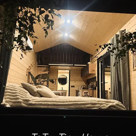 Totu Tiny House Sauna & Wanna Ogrodowa * Dobiesz