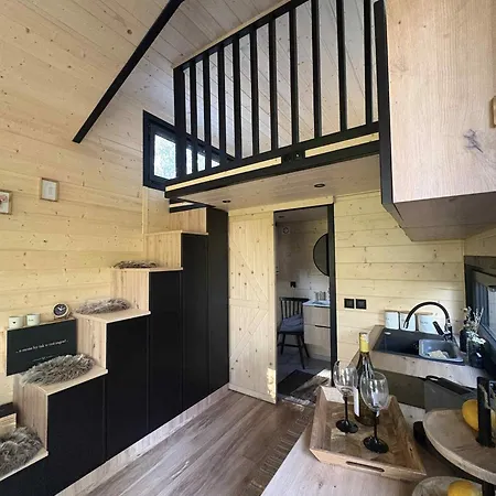 Totu Tiny House Sauna & Wanna Ogrodowa בית נופש *